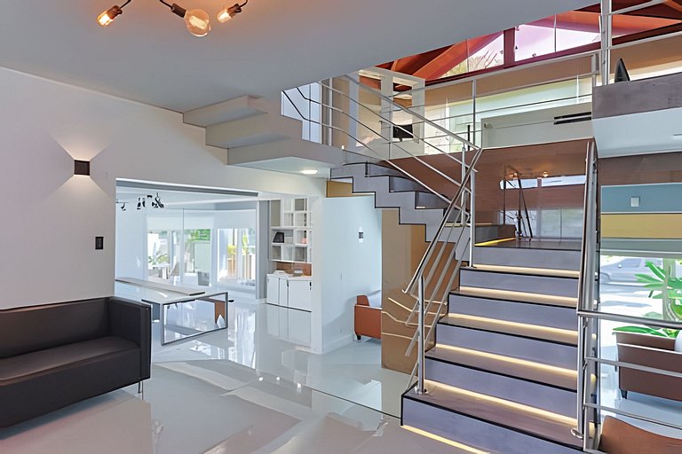 Casa com Academia em Jurerê IN