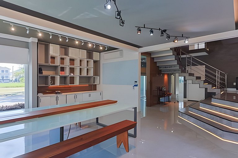 Casa com Academia em Jurerê IN