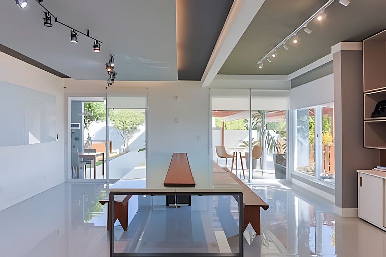 Casa com Academia em Jurerê IN