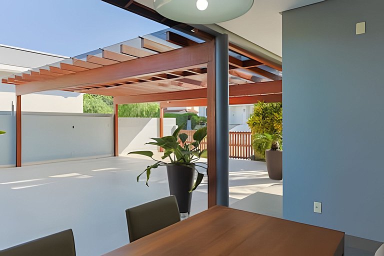 Casa com Academia em Jurerê IN