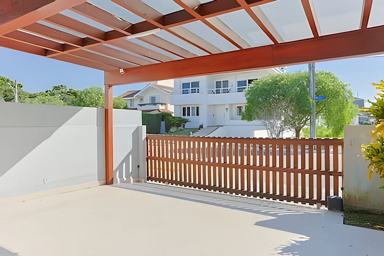 Casa com Academia em Jurerê IN