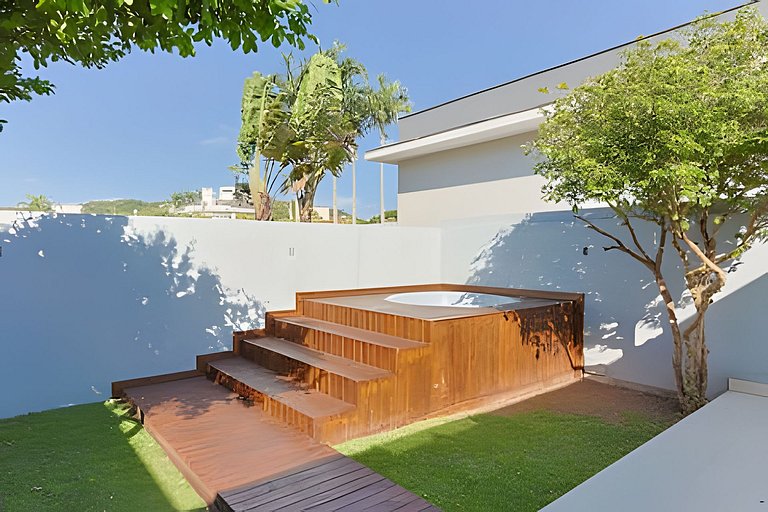 Casa com Academia em Jurerê IN