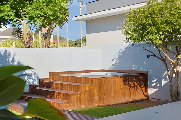 Casa com Academia em Jurerê IN