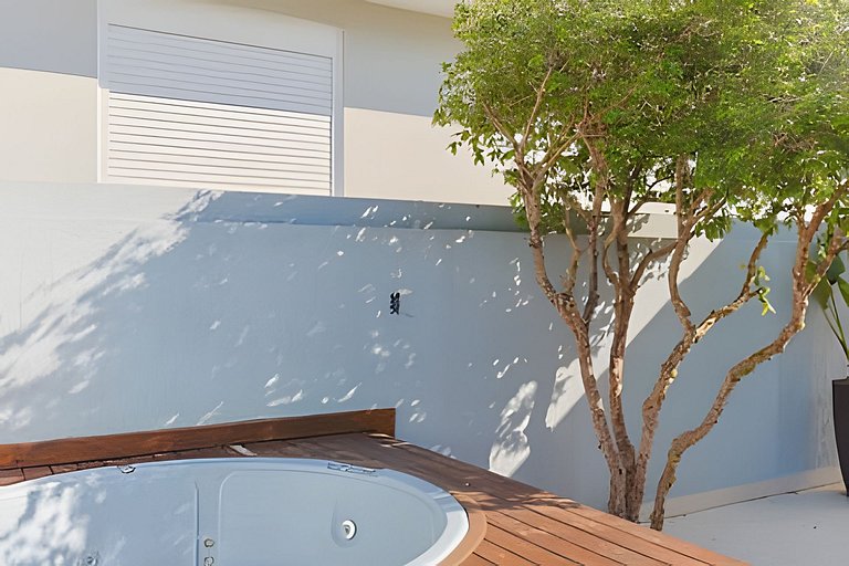 Casa com Academia em Jurerê IN
