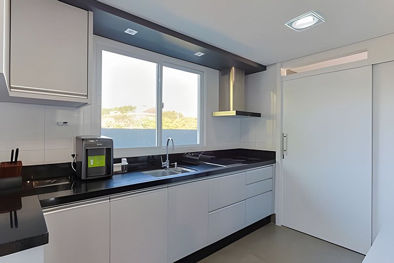 Casa com Academia em Jurerê IN