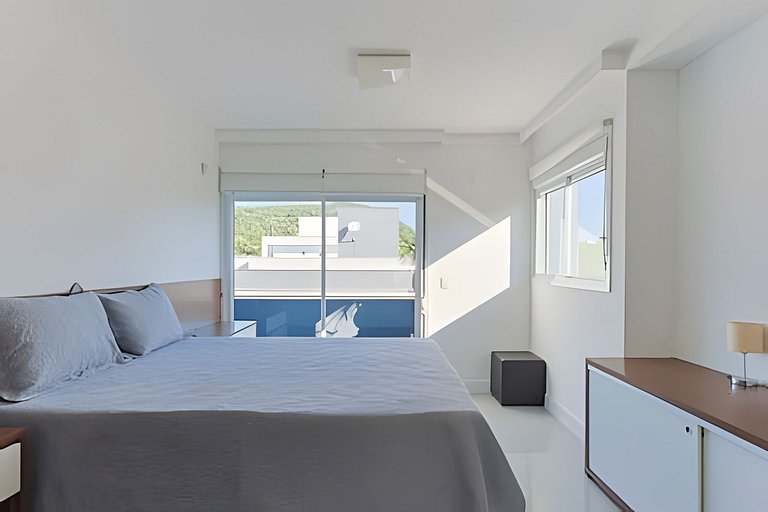 Casa com Academia em Jurerê IN