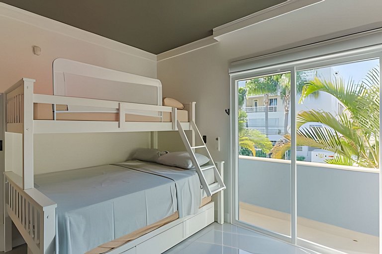 Casa com Academia em Jurerê IN
