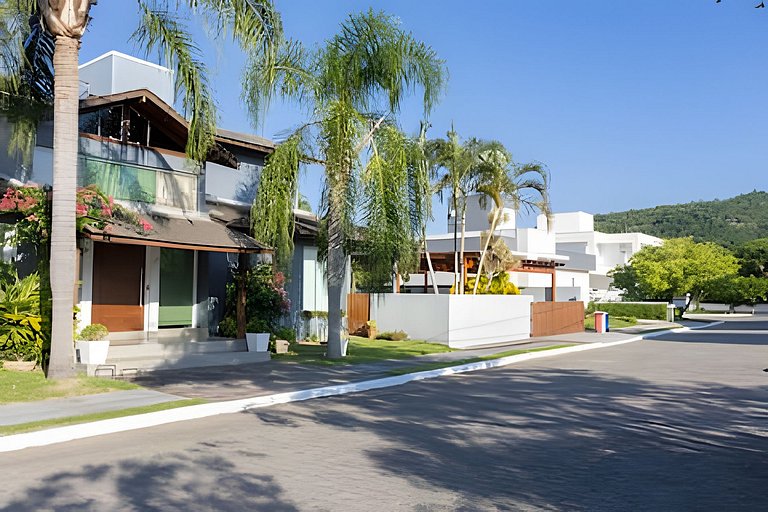 Casa com Academia em Jurerê IN