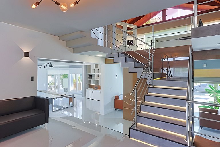 Casa com Academia em Jurerê IN