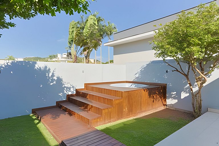 Casa com Academia em Jurerê IN