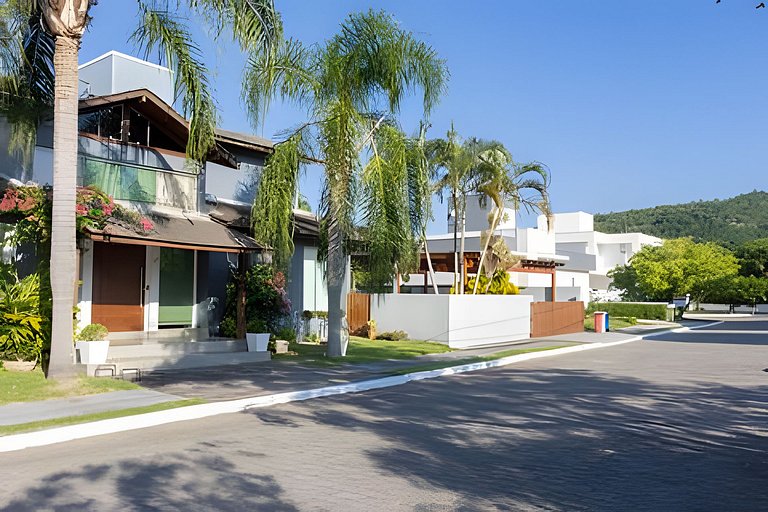 Casa com Academia em Jurerê IN