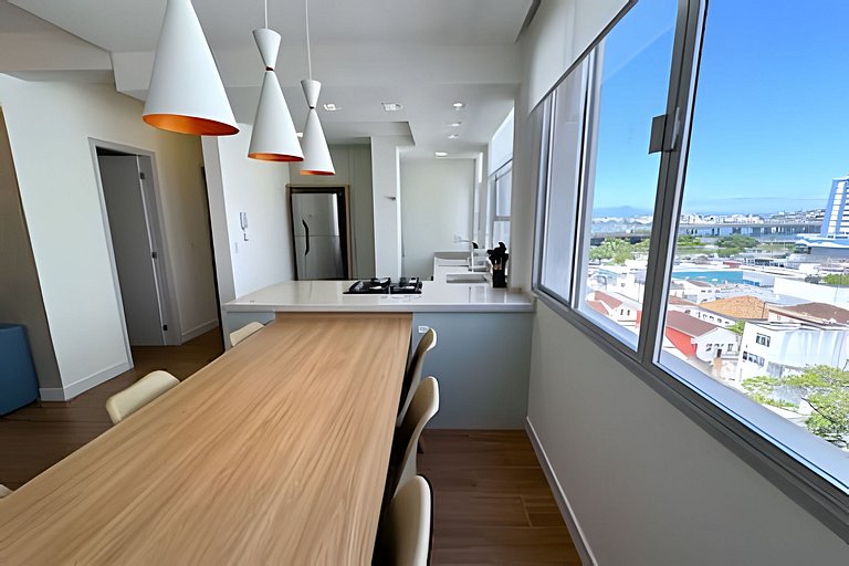 Apto Reformado e Moderno com Vista Mar no Centro