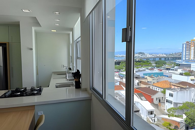 Apto Reformado e Moderno com Vista Mar no Centro