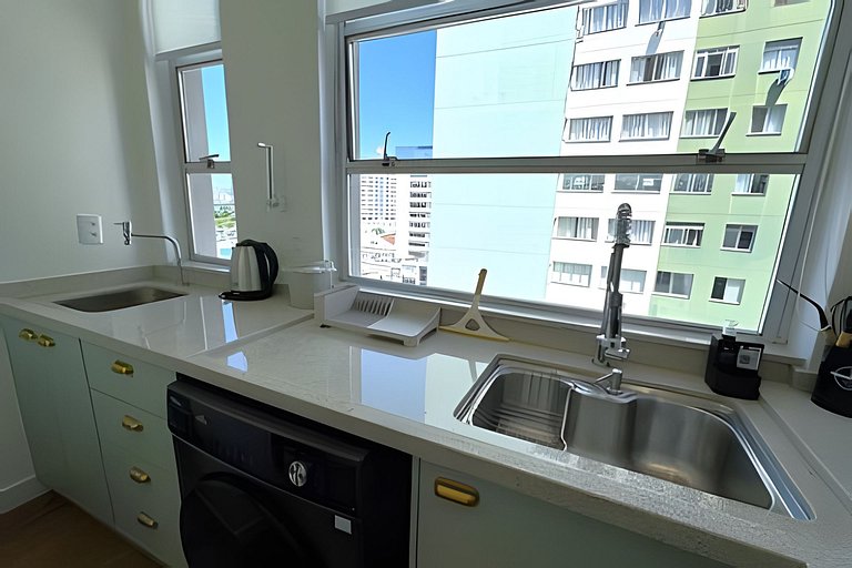 Apto Reformado e Moderno com Vista Mar no Centro