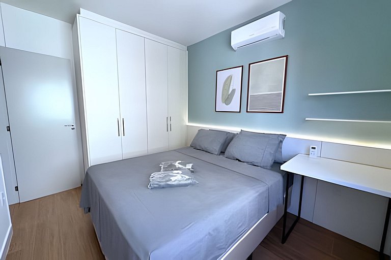 Apto Reformado e Moderno com Vista Mar no Centro